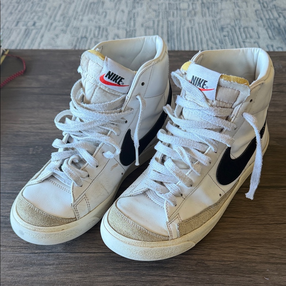 Nike Blazer Mid 77 Vintage White Black, Women’s Size 8